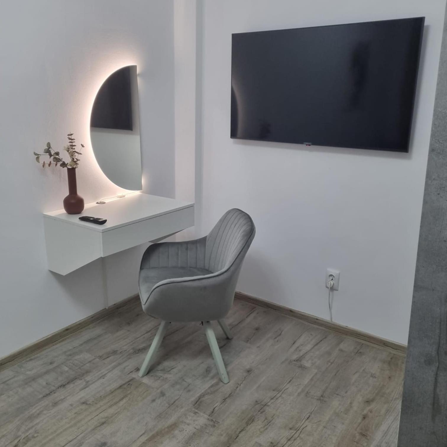 Central View Apartment Deva Luaran gambar