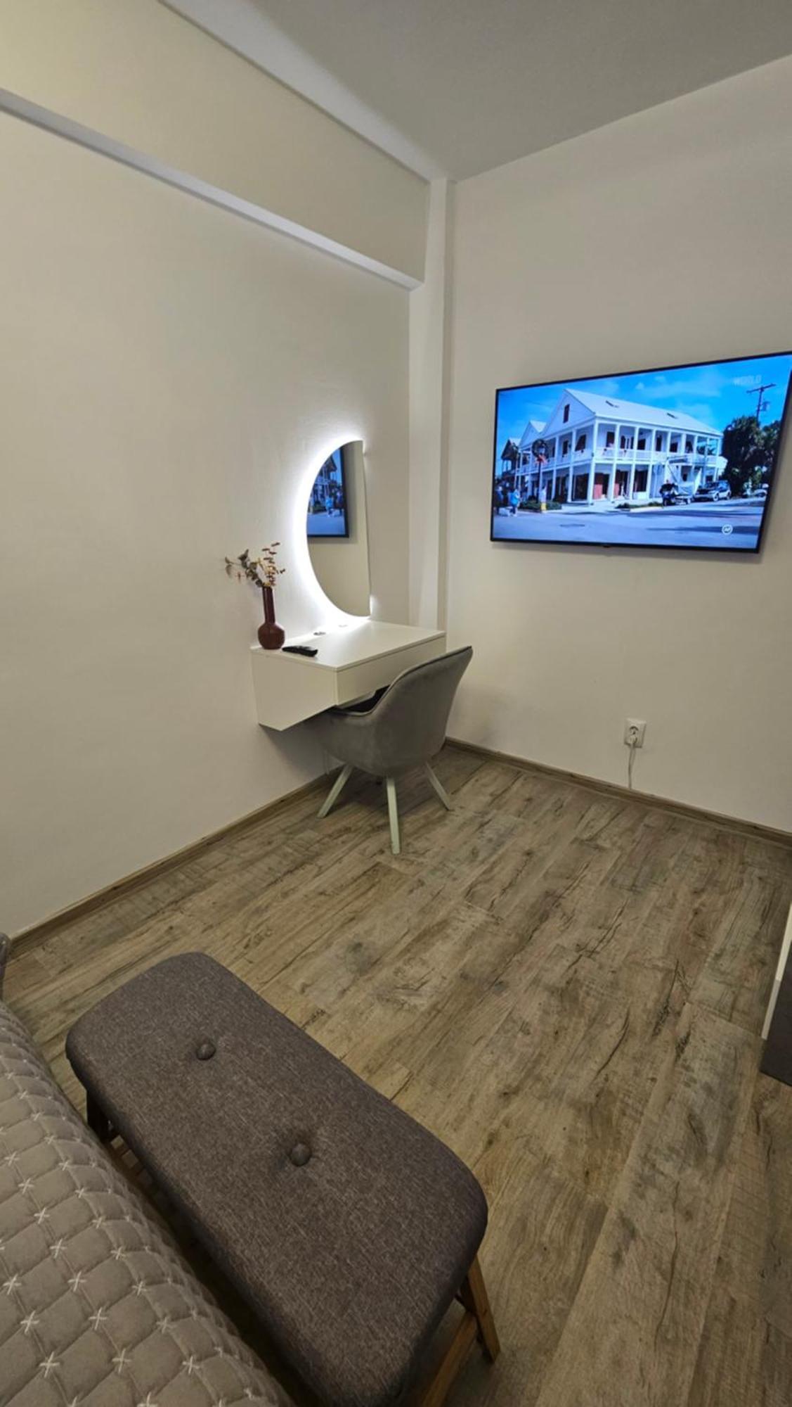 Central View Apartment Deva Luaran gambar