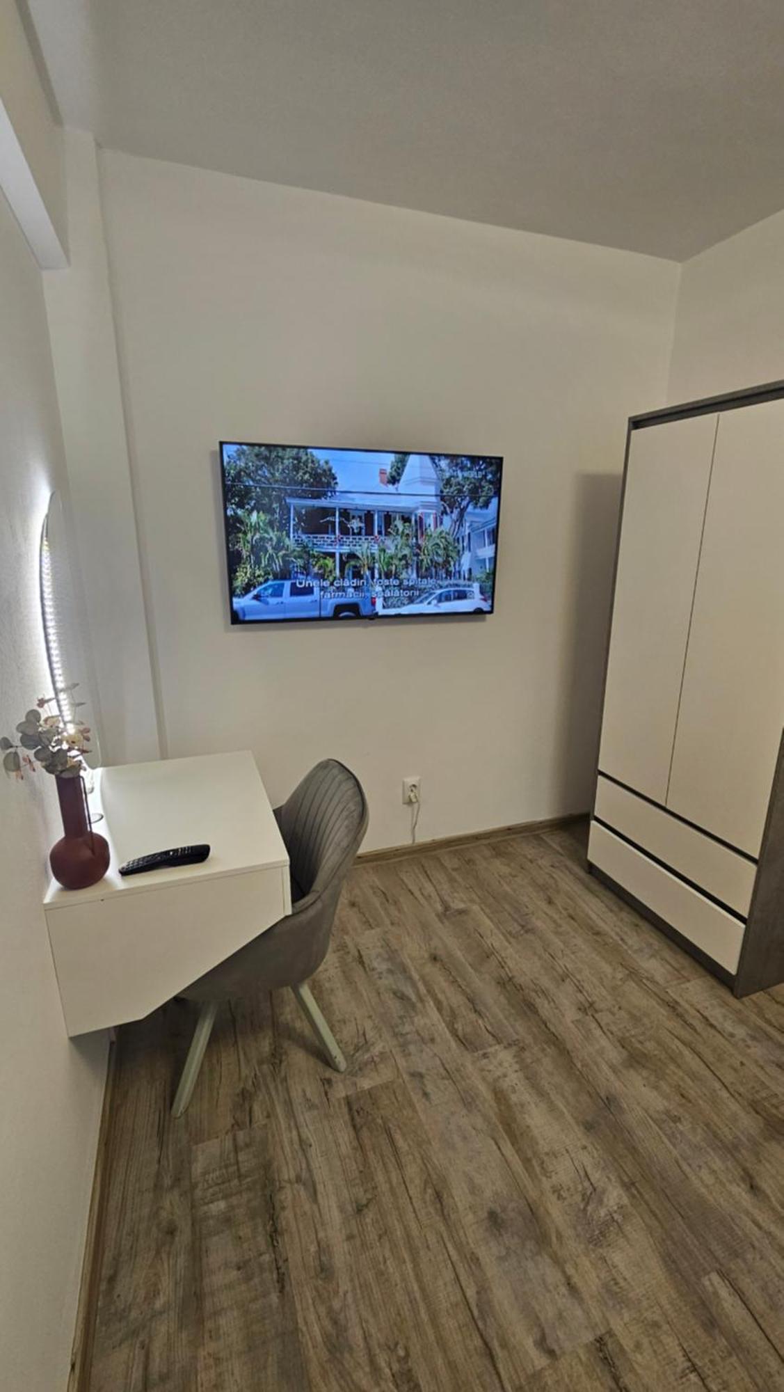 Central View Apartment Deva Luaran gambar